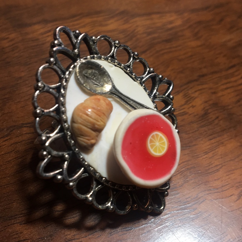 Beautifully unique tea ring.